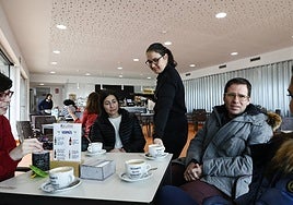 Atención en las instalaciones de la Lonja de los Huertos de Salamanca.