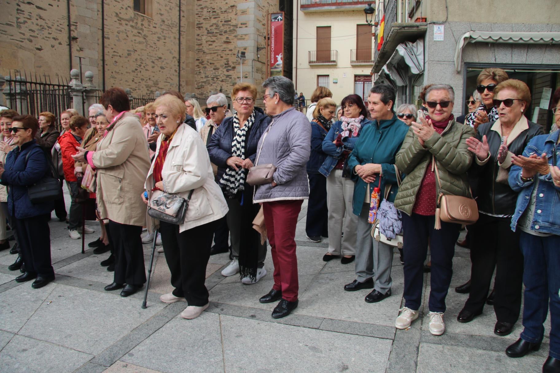 Alba celebra un día de fiesta en clave femenina