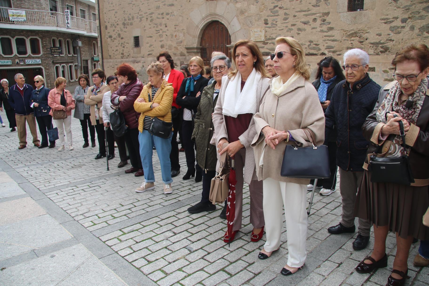 Alba celebra un día de fiesta en clave femenina