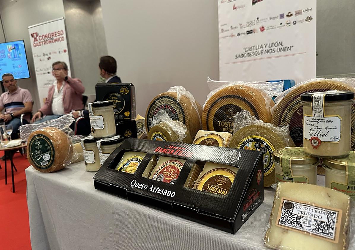 Imagen principal - Esta es la forma correcta de catar aceite de oliva que nunca te enseñaron