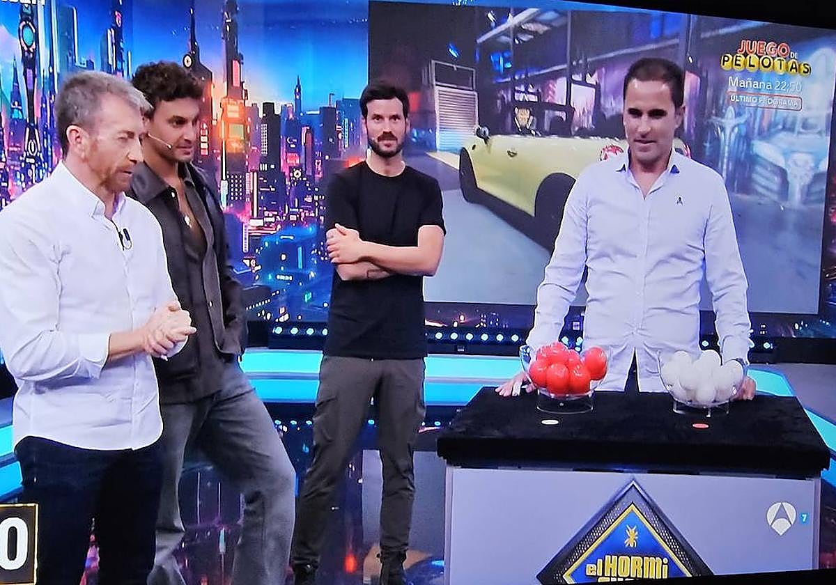 Juanjo a la derecha de la imagen.