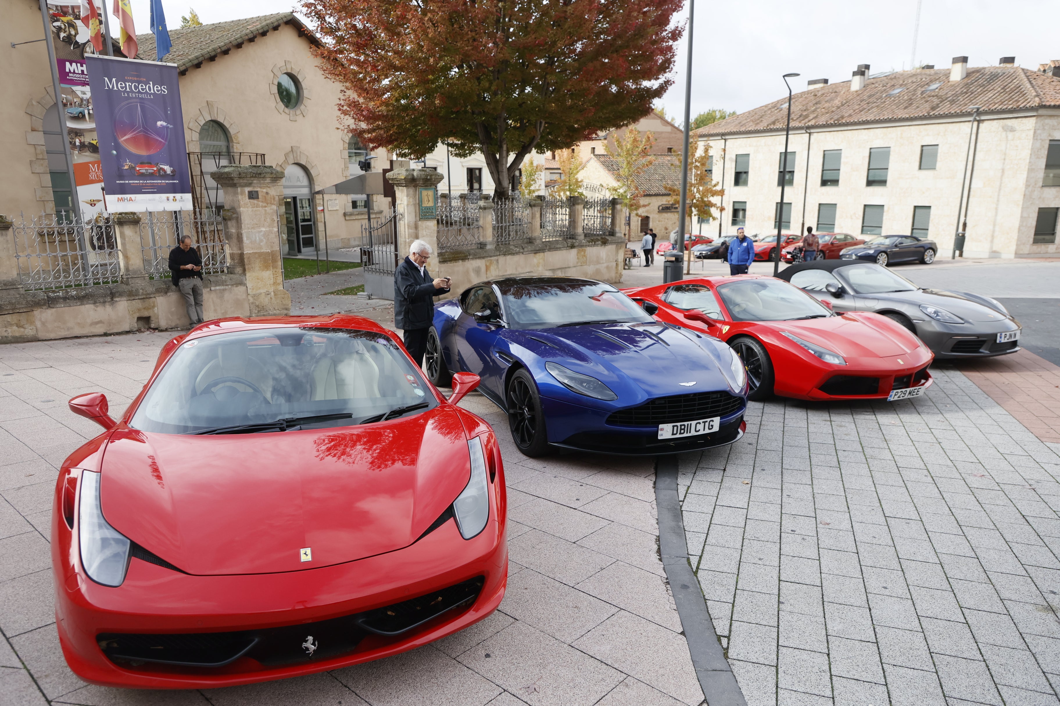 Los Ferrari y Aston Martin &#039;toman&#039; Salamanca