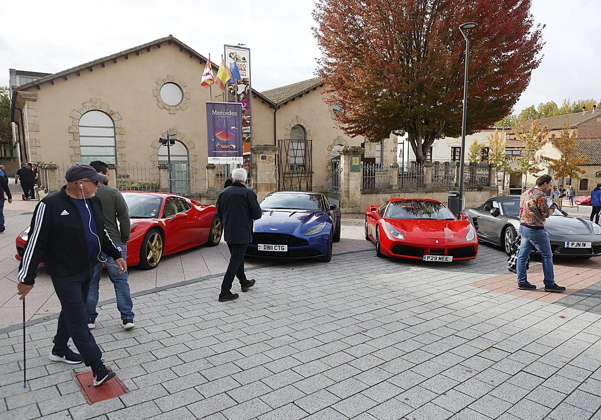 Los Ferrari y Aston Martin &#039;toman&#039; Salamanca