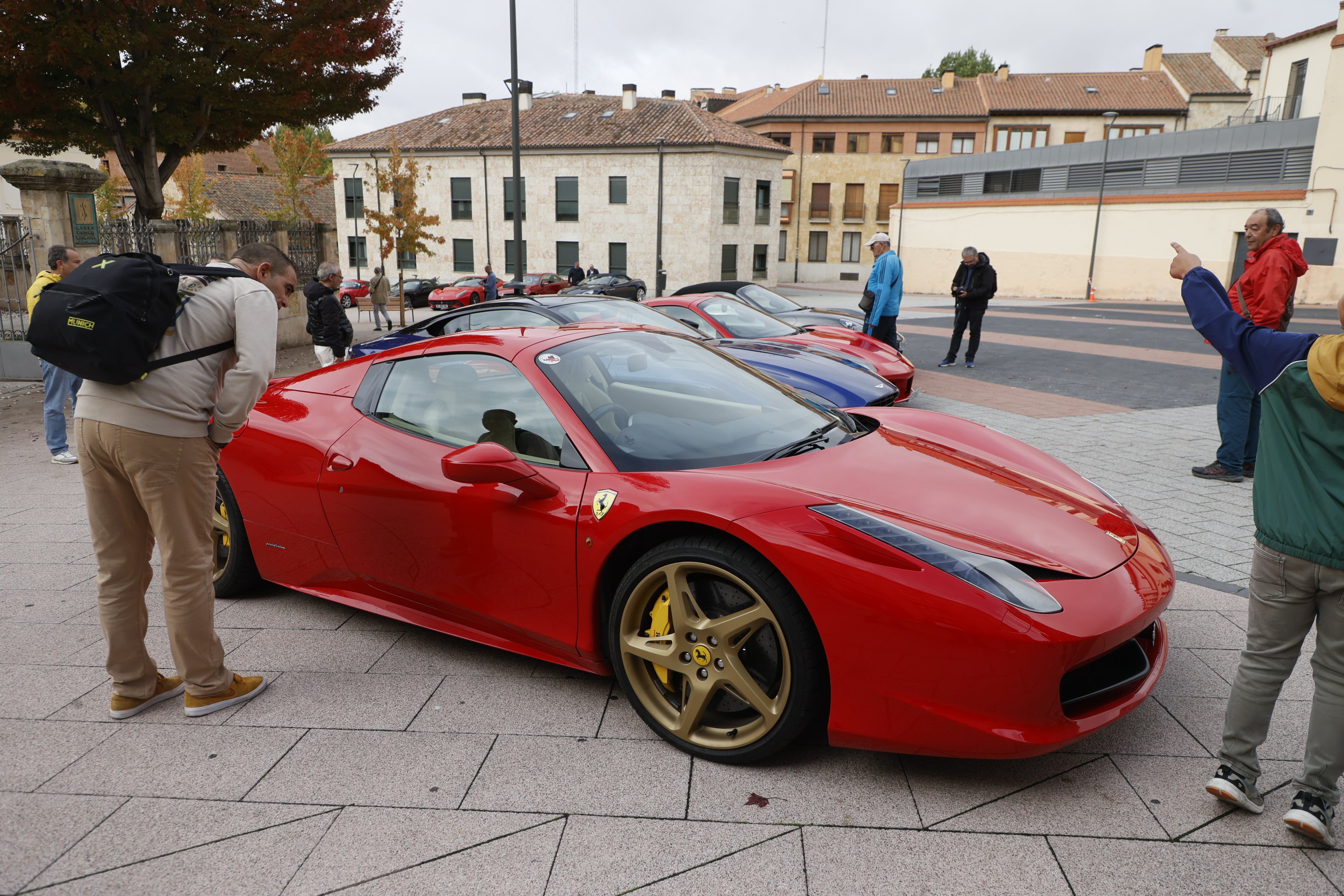 Los Ferrari y Aston Martin &#039;toman&#039; Salamanca