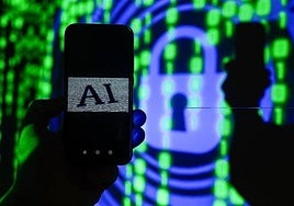 Una persona usa inteligencia artificial.