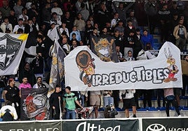 Aficionados de Unionistas en el Fondo Norte durante uno de los cuatro primeros choques de esta Liga.