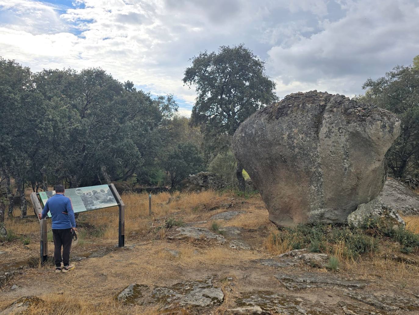 El sendero de las piedras mágicas: donde una agradable ruta de otoño se funde con la leyenda