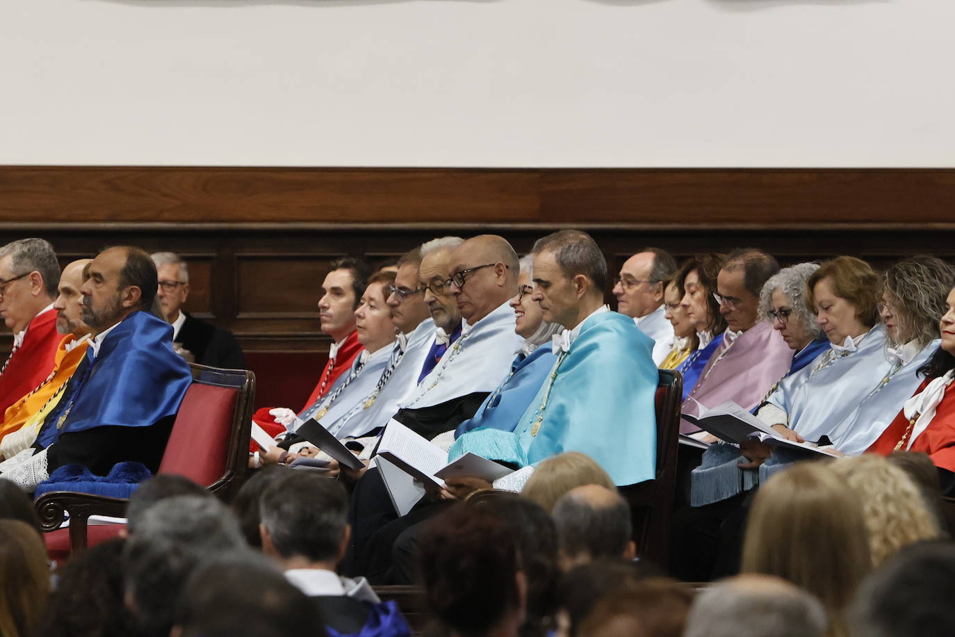 Así ha sido la reivindicativa investidura como honoris causa de Charpentier en el Paraninfo