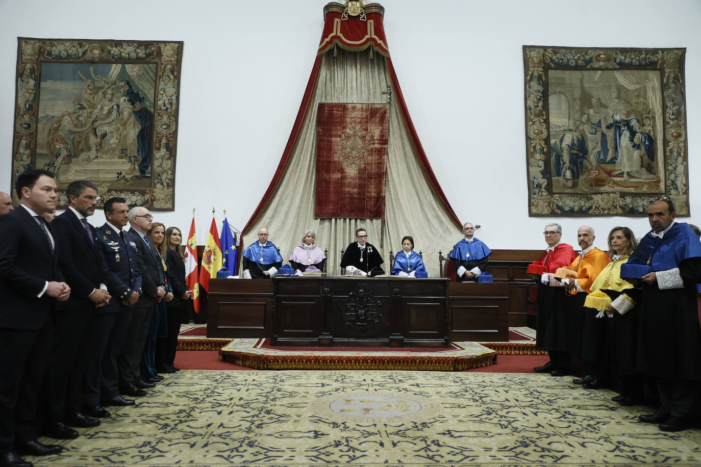 Así ha sido la reivindicativa investidura como honoris causa de Charpentier en el Paraninfo