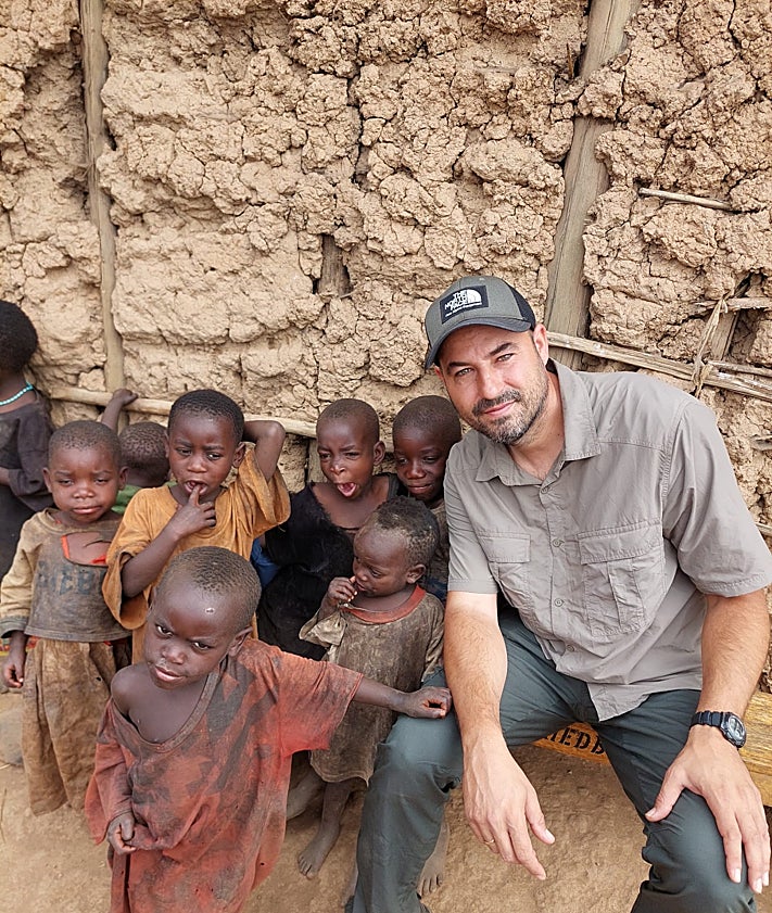 Imagen secundaria 2 - Chema Sánchez, el aventurero de Carbajosa: «La estabilidad no es mi fuerte»