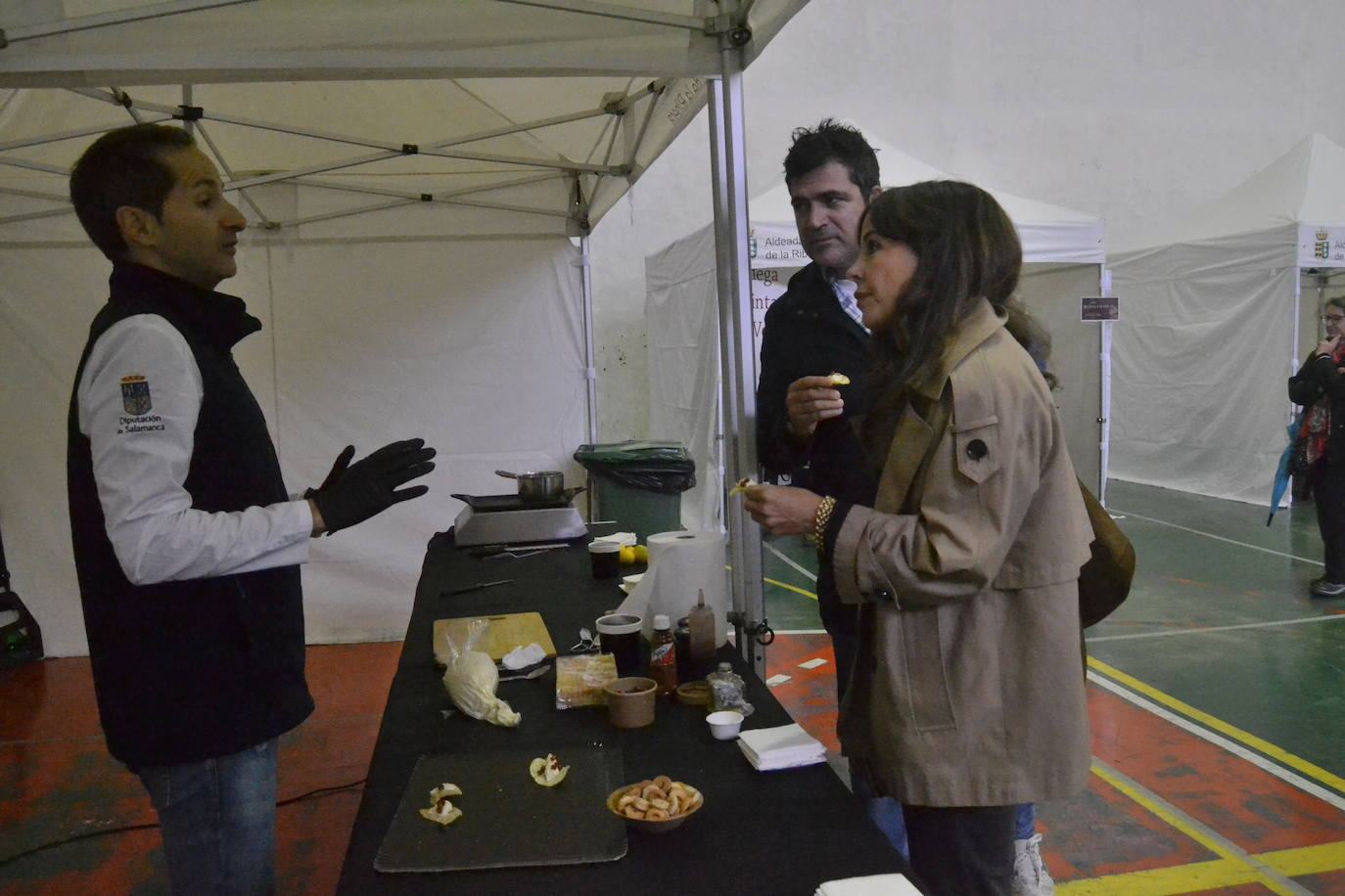 Aldeadávila celebra su feria del vino