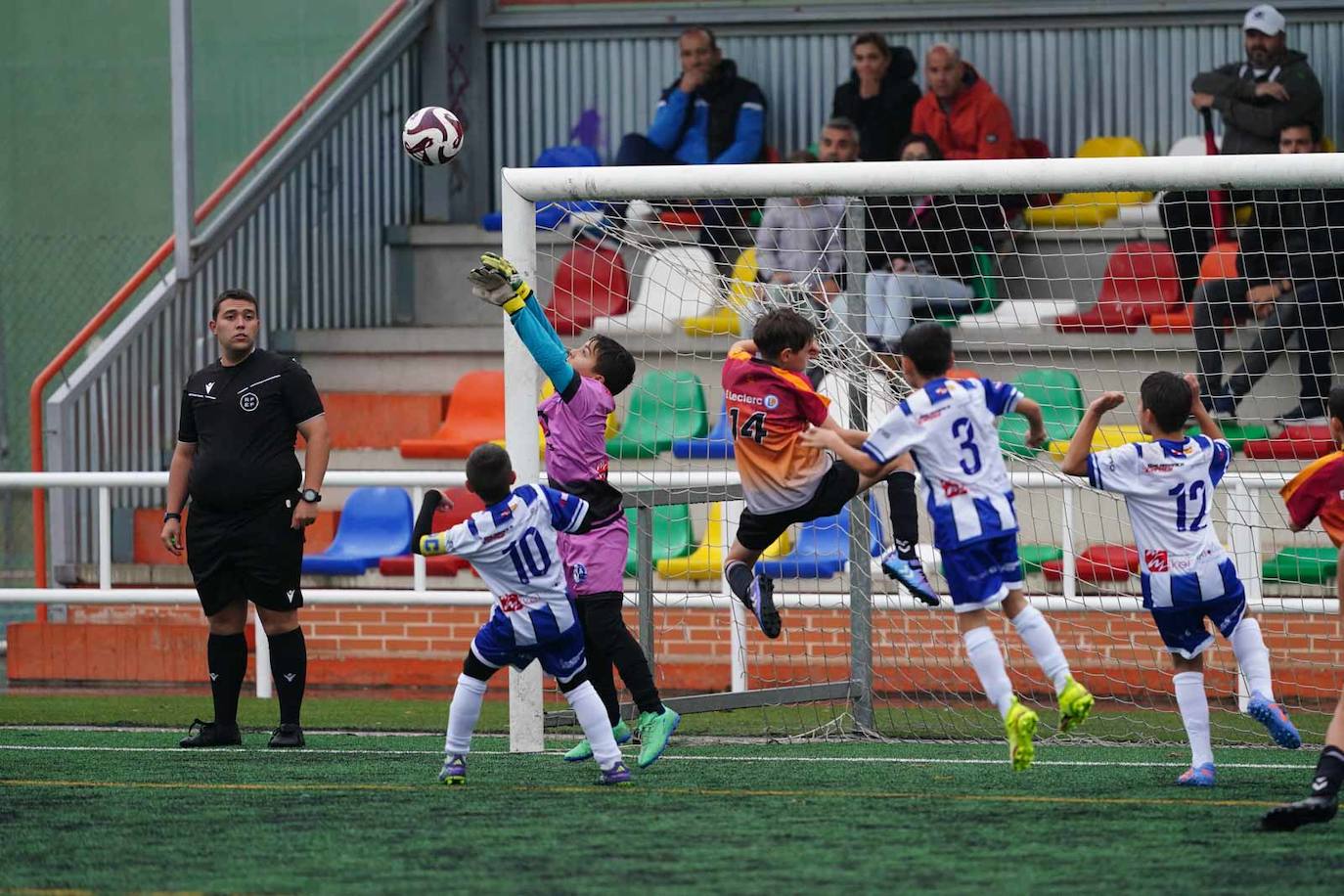 Todas las imágenes de la jornada del fútbol base en Salamanca