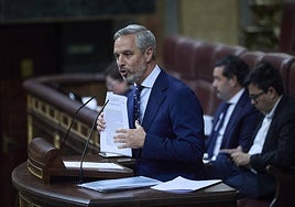 El vicesecretario de Hacienda, Vivienda e Infraestructuras del PP y diputado del PP, Juan Bravo, interviene durante un pleno en el Congreso.