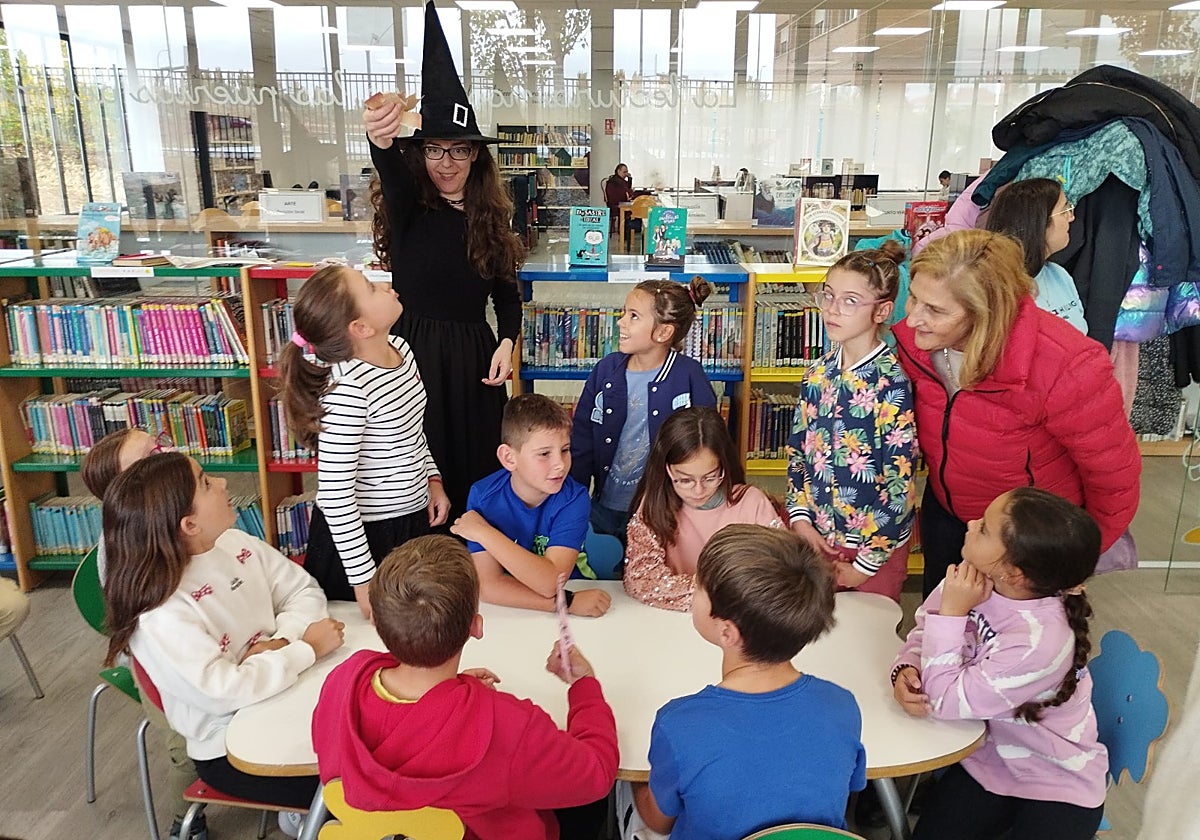 Juego de pistas en el Día de las Bibliotecas en Santa Marta.