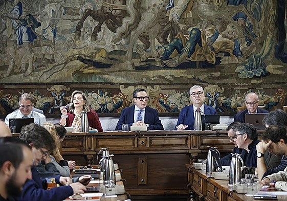 El rector ha presidido la celebración del Consejo de Gobierno.