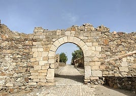 Puerta del río en Salvatierra de Tormes.