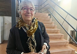 La encuadernadora Susana Domínguez en la Escuela de Artes y Oficios de Salamanca.