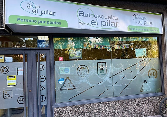 Fachada antigua de Autoescuelas El Pilar.