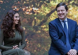 Alba Saenc y Fernández Mañueco, en un momento de la presentación.