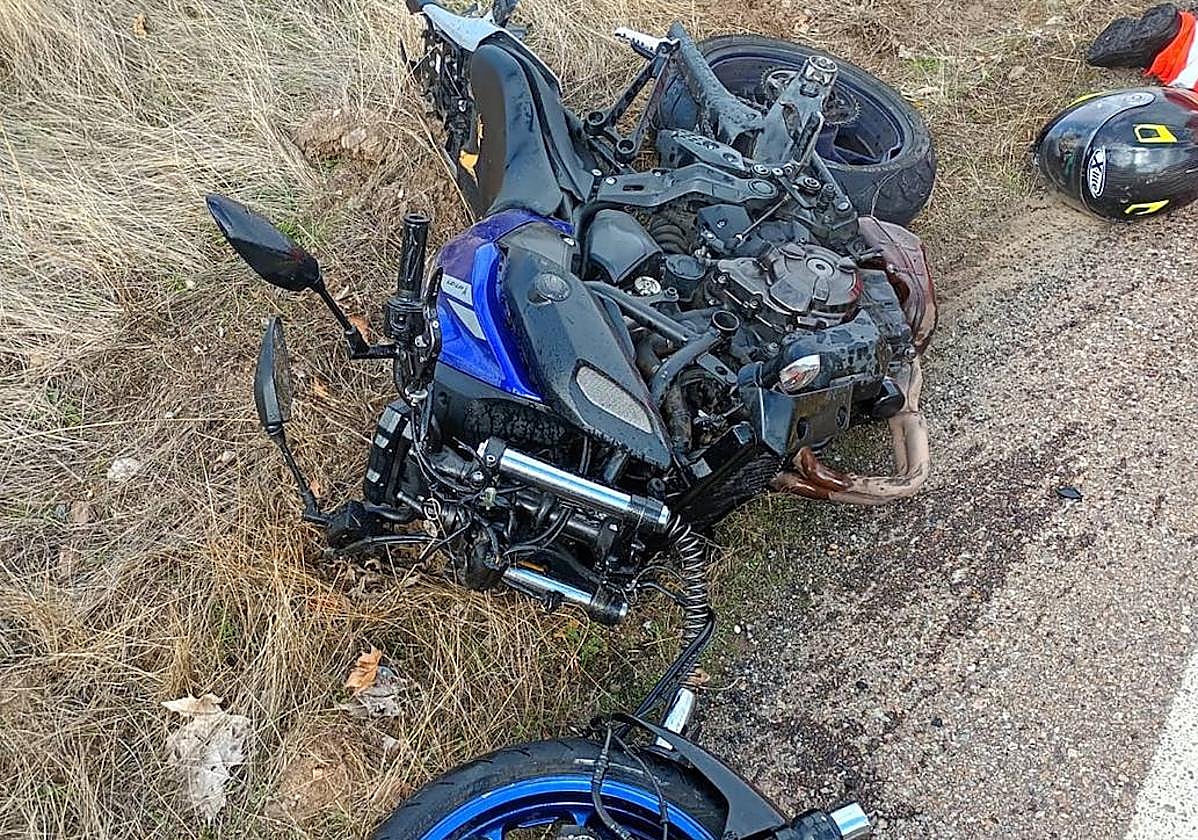 Una colisión entre un coche y una moto a las afueras Vilamayor se salda con un motorista herido trasladado al Hospital