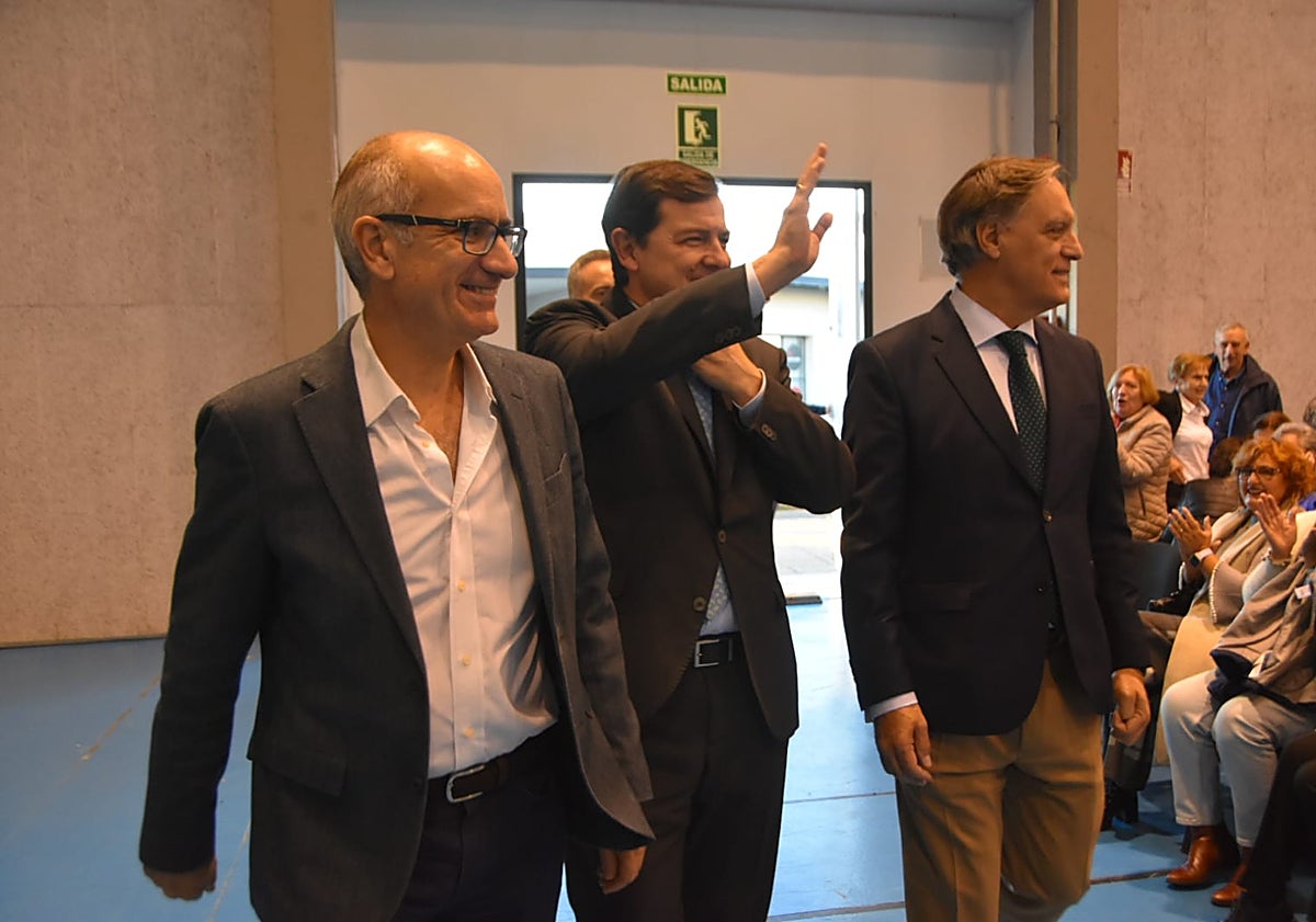 Imagen principal - Más de 2.000 féminas celebran el &#039;Día de la Mujer Rural&#039;: «Sois guardianas de las tradiciones y la voz del futuro de Salamanca»