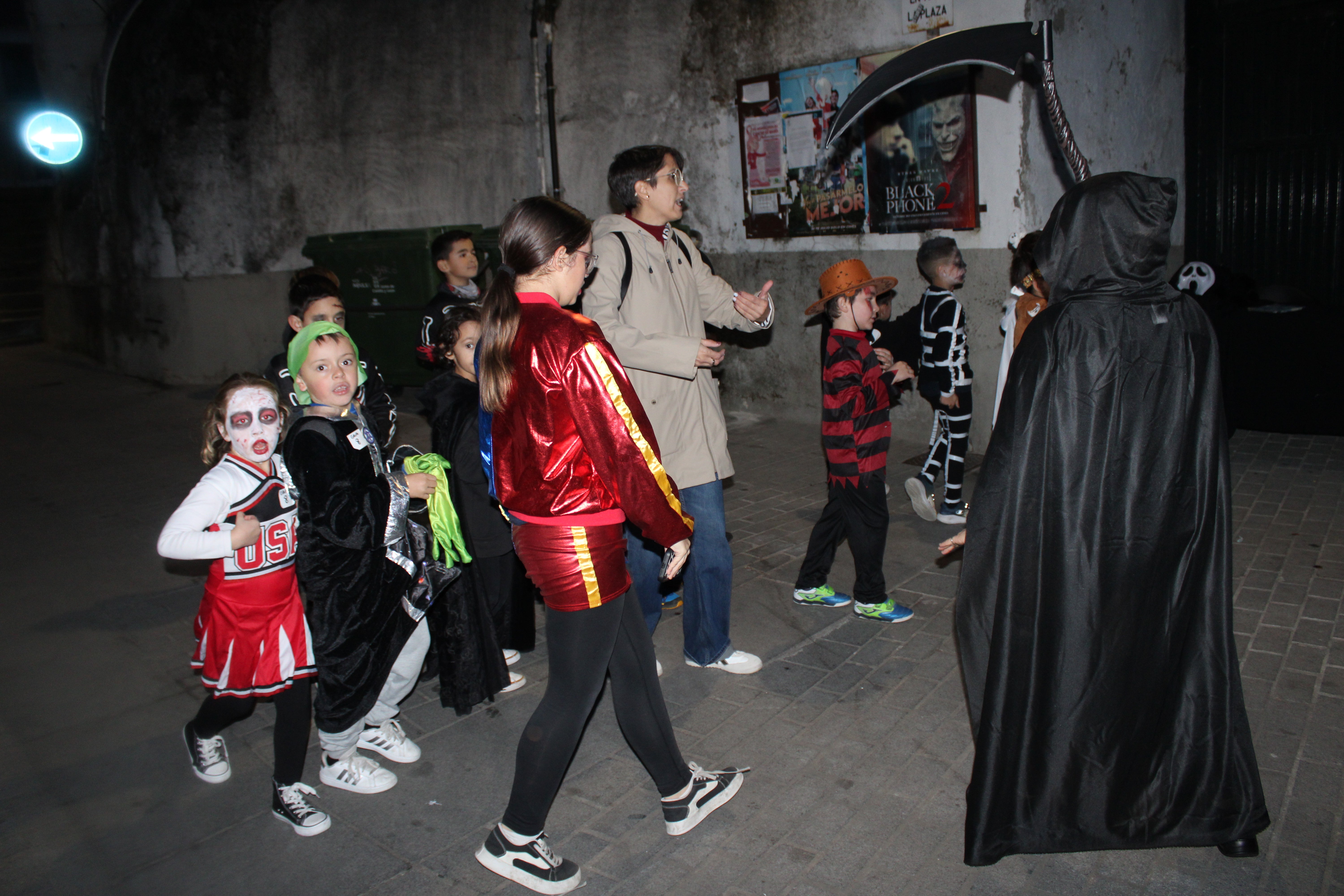 Éxito de la programación de Halloween, que se cambia al pabellón Sierra de Béjar por mal tiempo