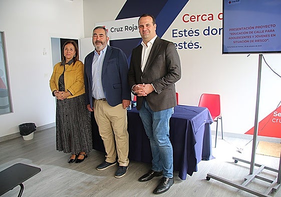 Cruz Gacho, Javier Cembellín y David Mingo, en Cruz Roja.