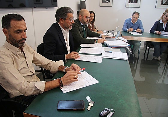 Salvador Ruano, Ángel Peralvo, Daniel Velasco, Soledad García, Víctor Zato y María José García, en la sesión plenaria.