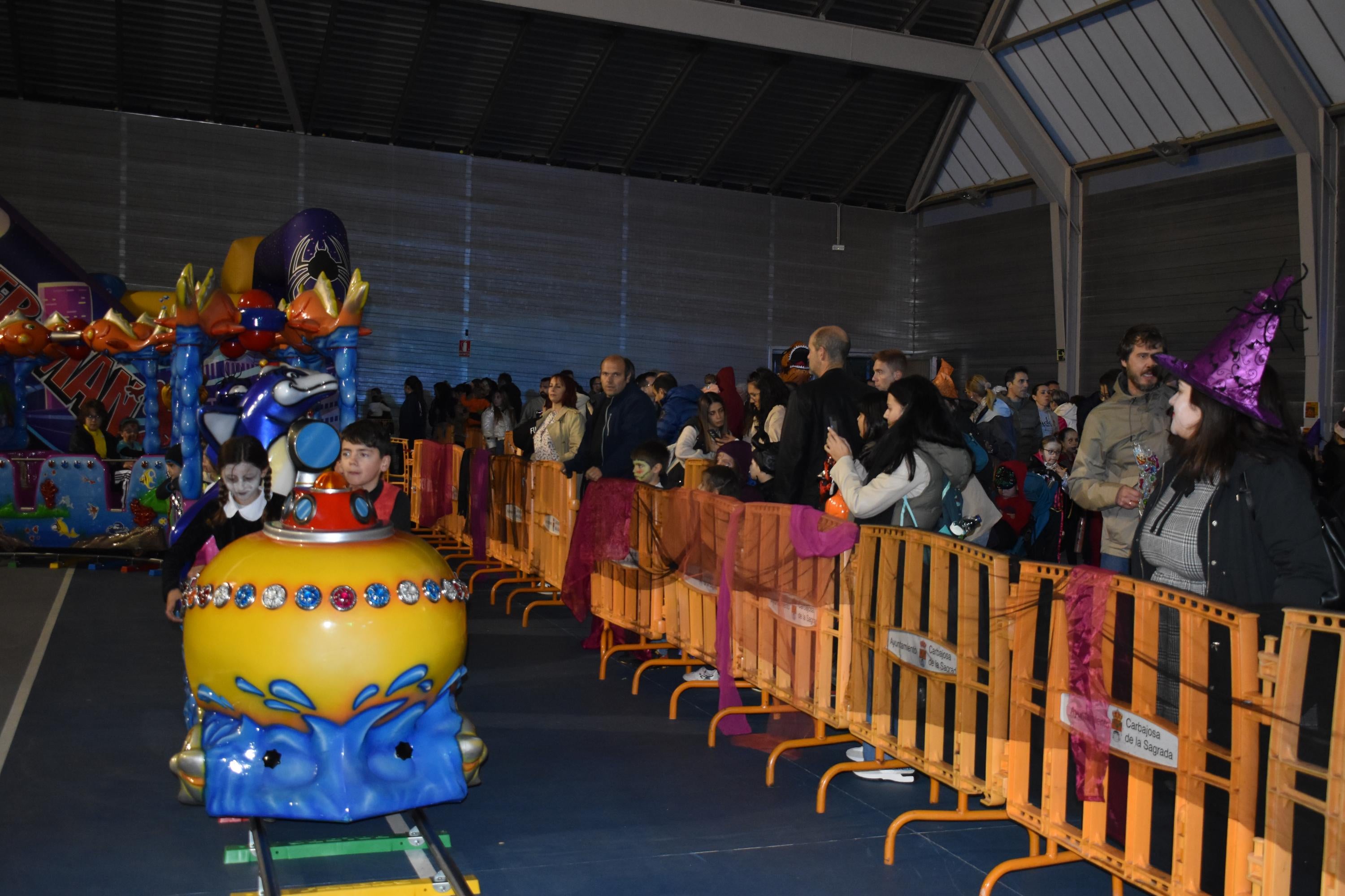 Túnel del terror, juegos y bailes en la tarde de Halloween en Carbajosa de la Sagrada