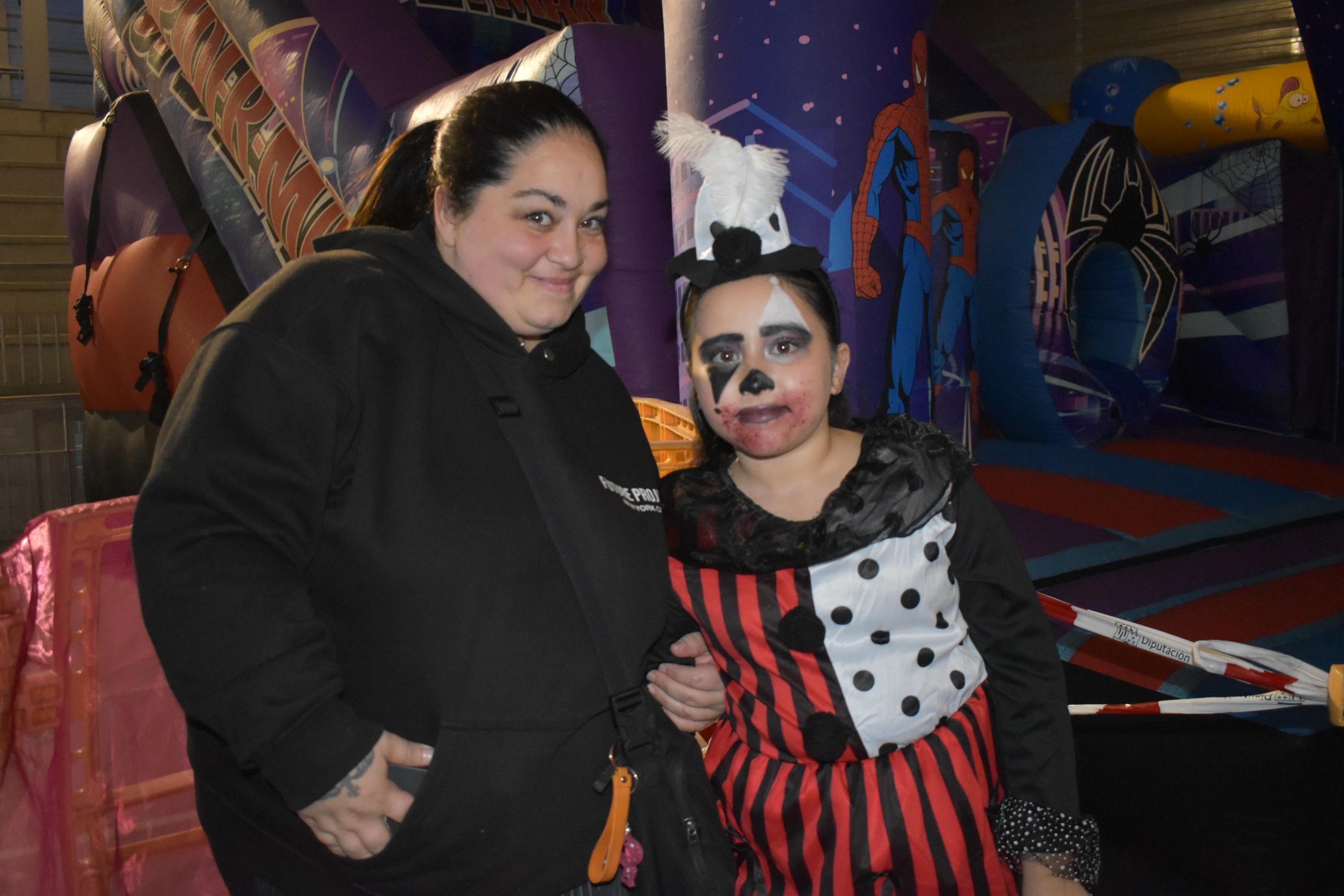 Túnel del terror, juegos y bailes en la tarde de Halloween en Carbajosa de la Sagrada