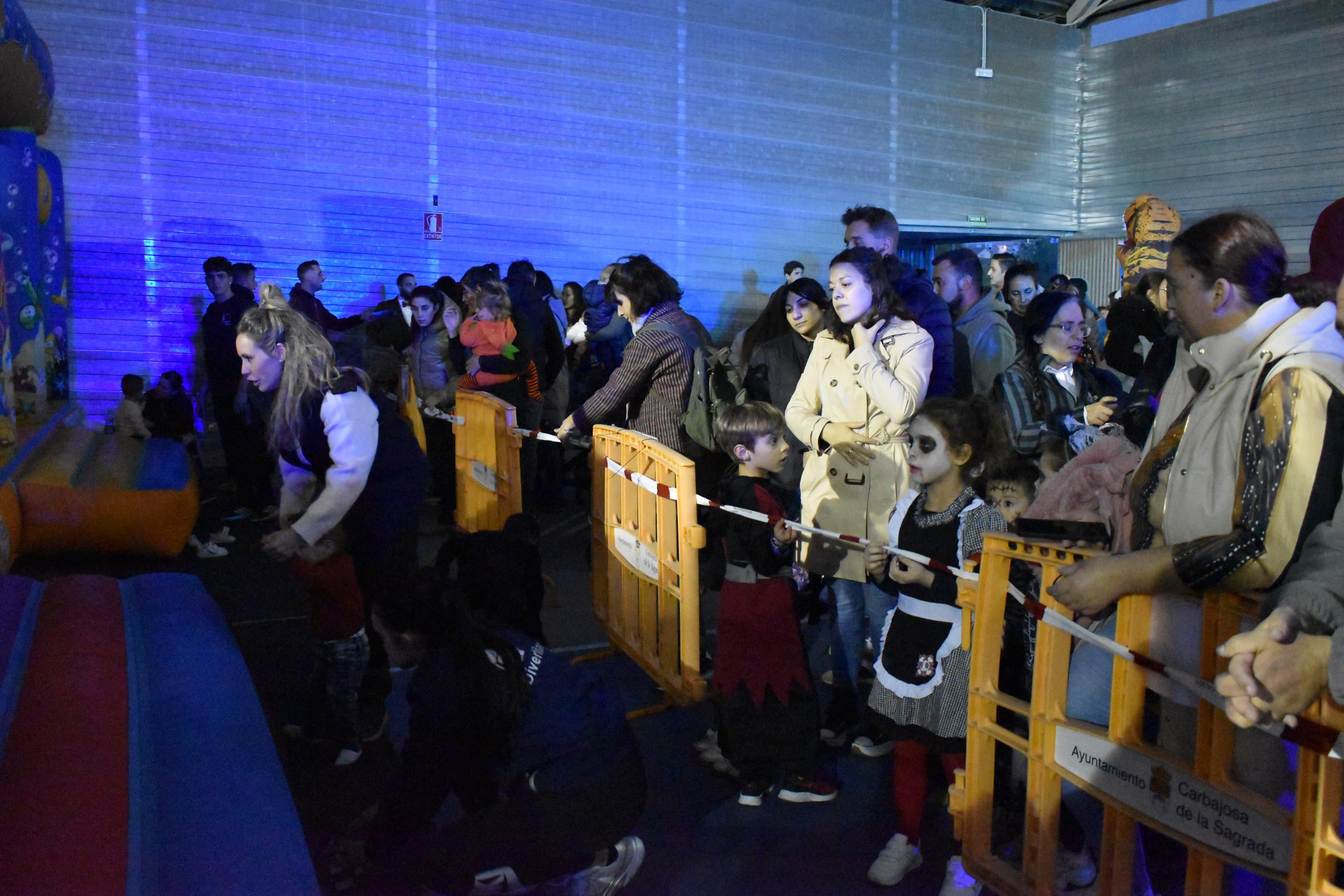 Túnel del terror, juegos y bailes en la tarde de Halloween en Carbajosa de la Sagrada