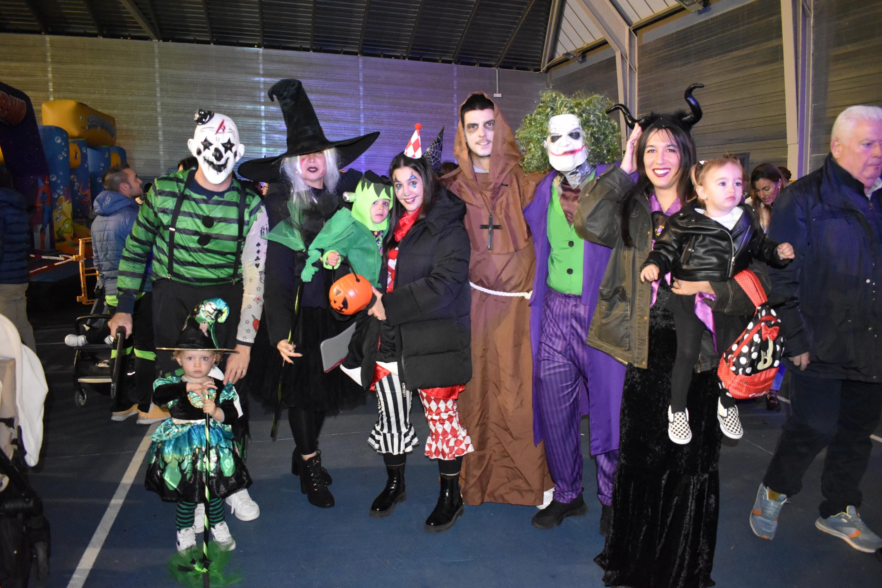 Túnel del terror, juegos y bailes en la tarde de Halloween en Carbajosa de la Sagrada