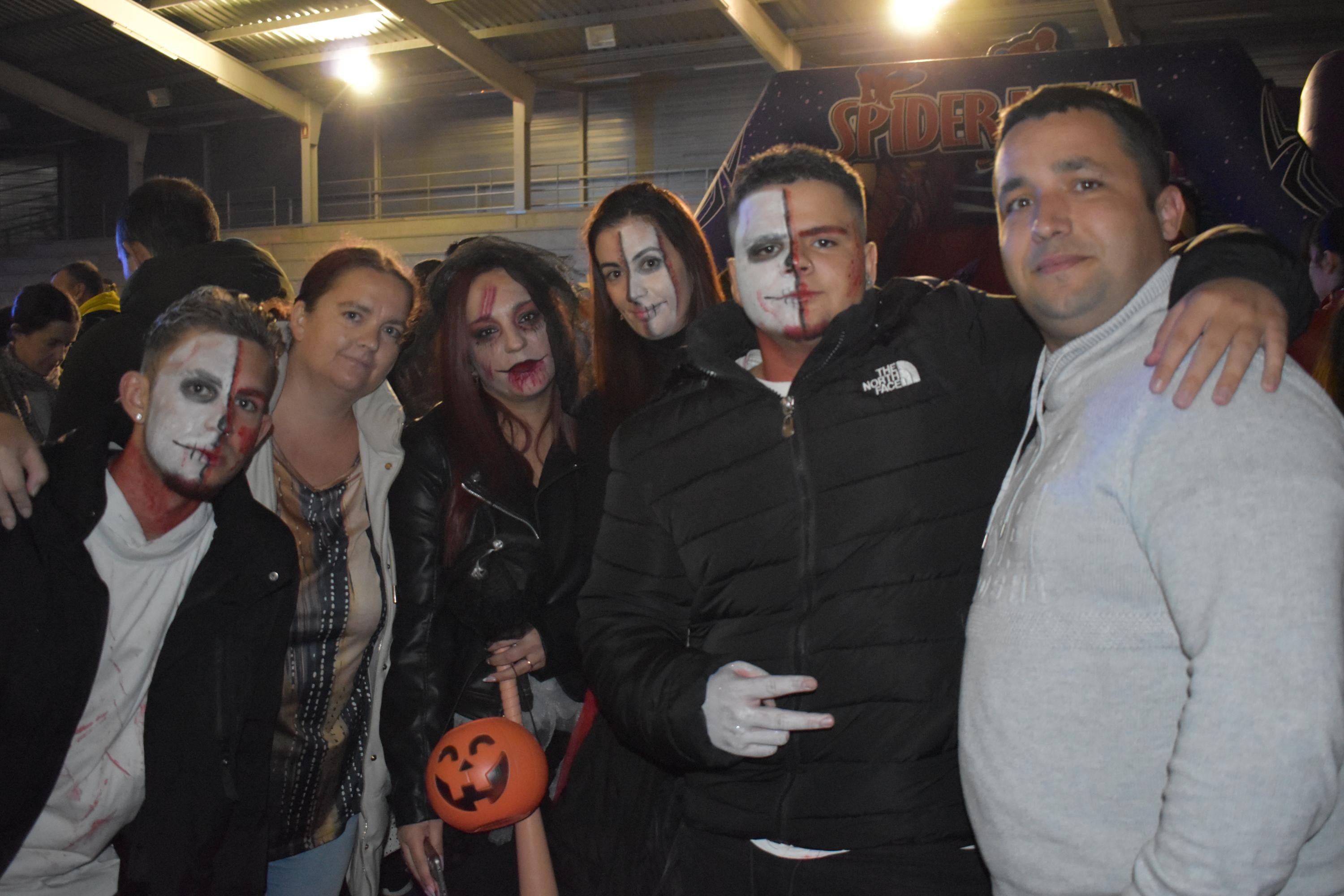 Túnel del terror, juegos y bailes en la tarde de Halloween en Carbajosa de la Sagrada