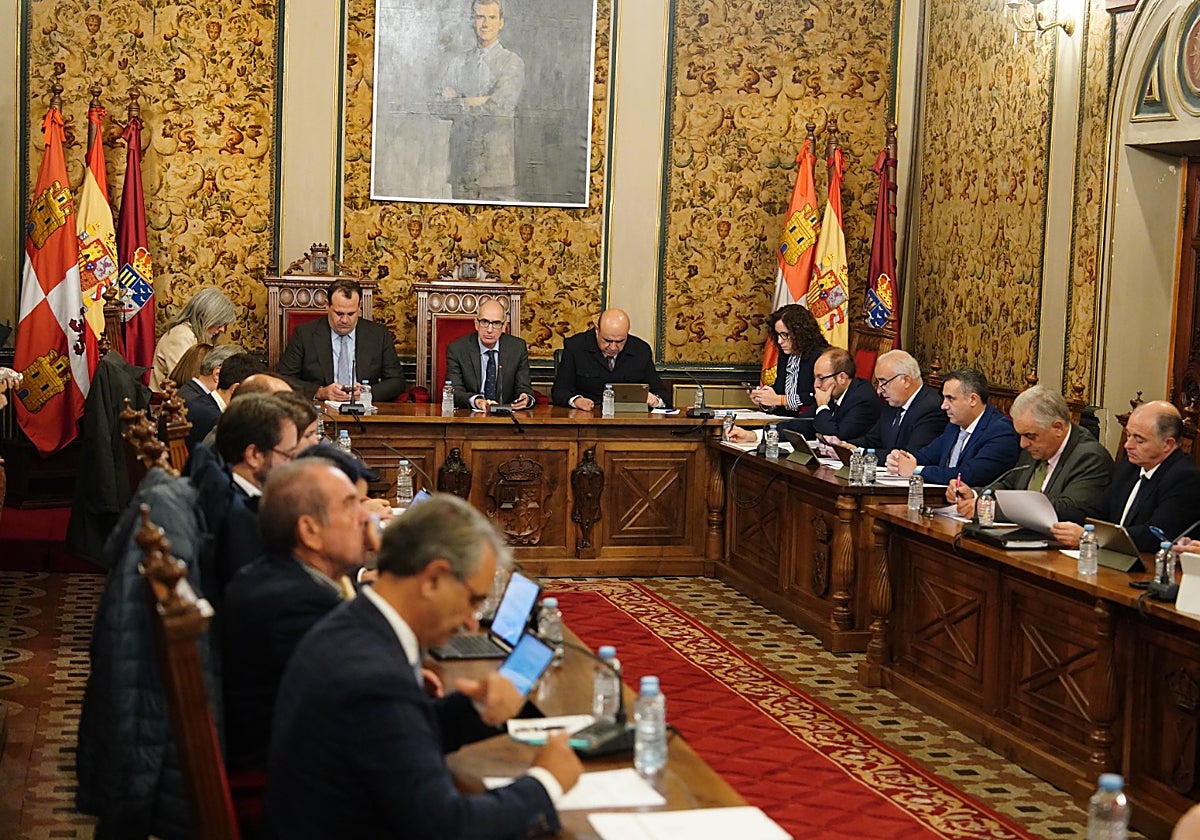 Momento del pleno ordinario de la Diputación celebrado este viernes.