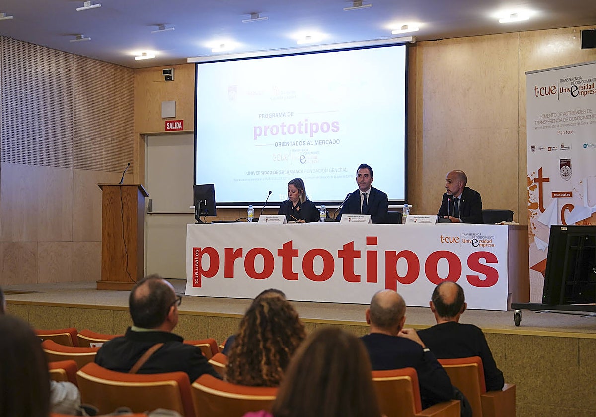 Blanca Ares González, Federico Bueno de Mata y Óscar González Benito, durante la presentación de los Prototipos en Fonseca.