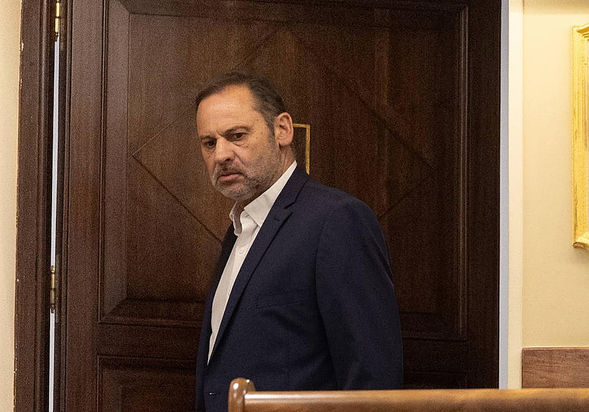 Ábalos durante una sesión plenaria extraordinaria.