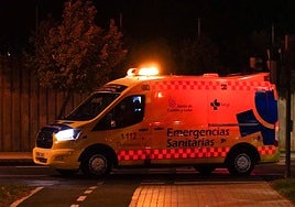 Imagen de una ambulancia del Sacyl de servicio.