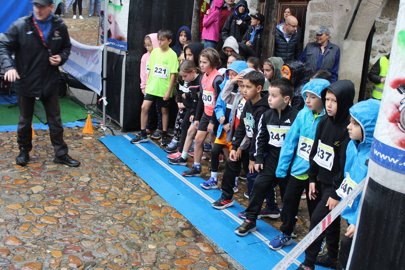 La lluvia no puede con la carrera de los lagares de San Esteban de la Sierra