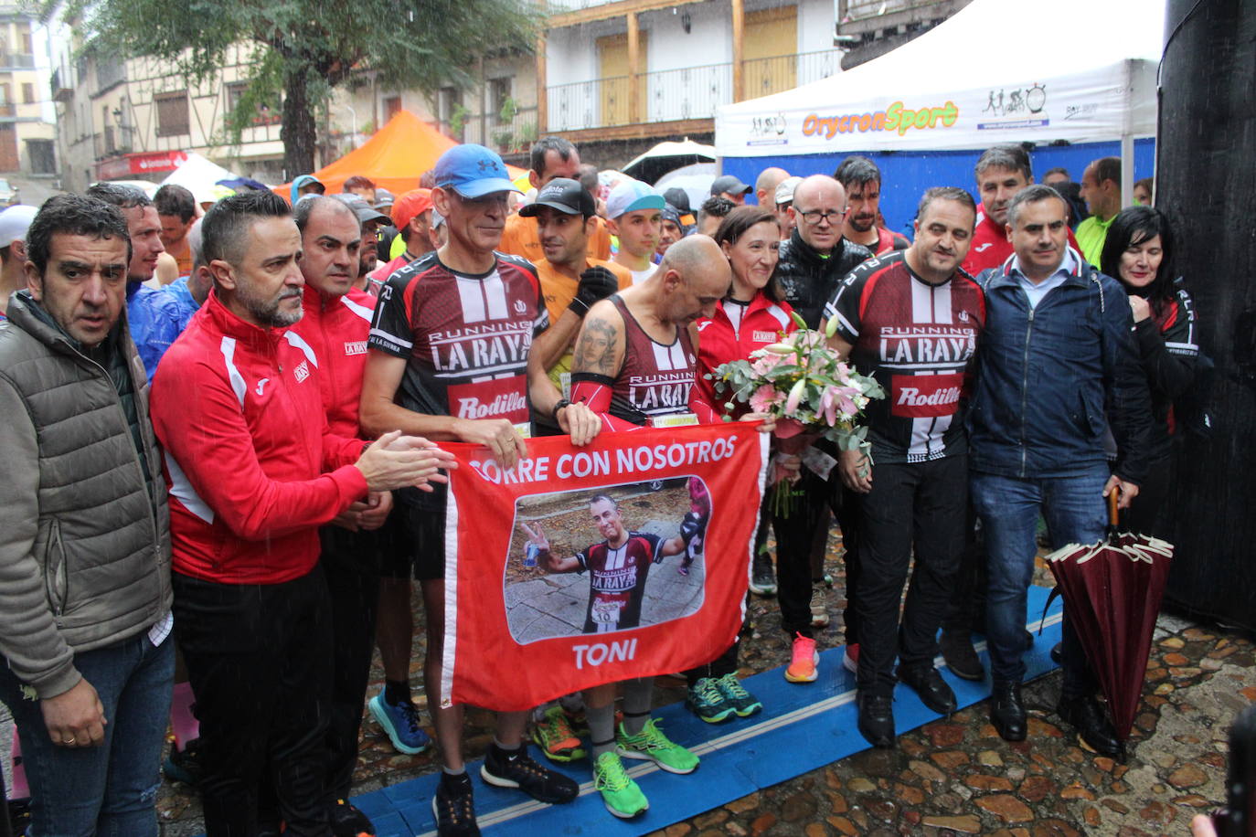 La lluvia no puede con la carrera de los lagares de San Esteban de la Sierra