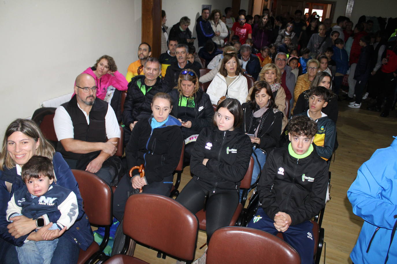 La lluvia no puede con la carrera de los lagares de San Esteban de la Sierra