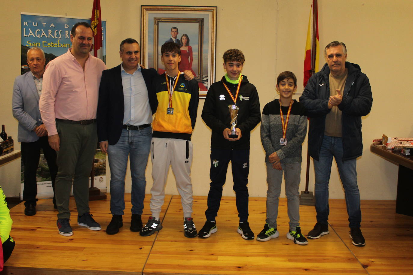 La lluvia no puede con la carrera de los lagares de San Esteban de la Sierra