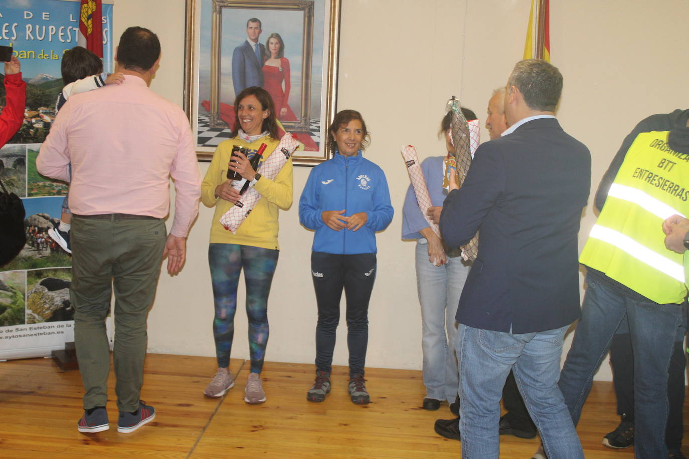 La lluvia no puede con la carrera de los lagares de San Esteban de la Sierra
