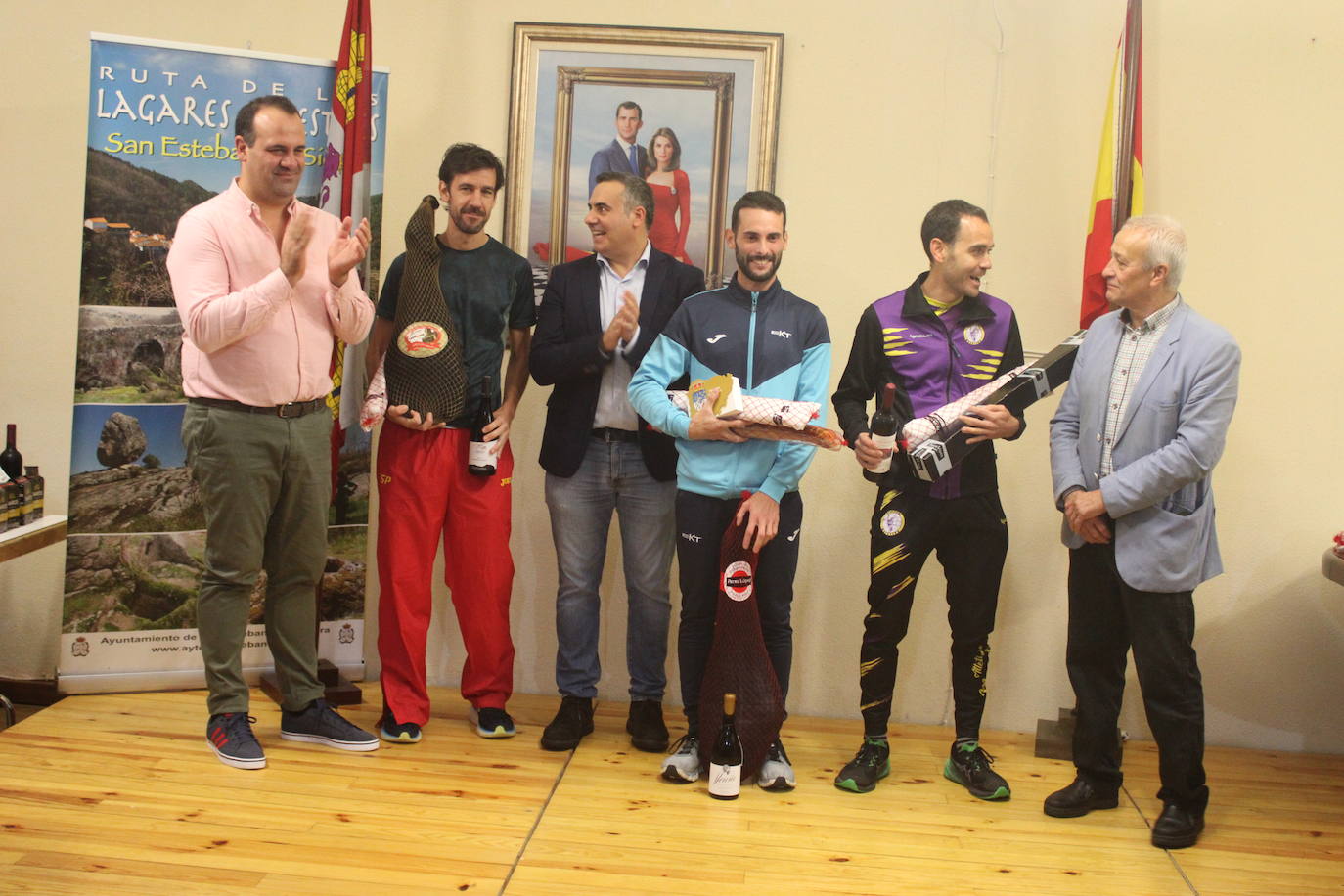 La lluvia no puede con la carrera de los lagares de San Esteban de la Sierra
