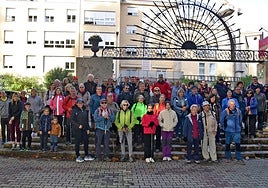 Imagen de los participantes en la marcha del otoño bejarano que, este año, incorporó dos rutas para recorrer el entorno de la ciudad.