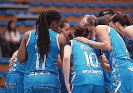 Las jugadoras de Avenida, en el partido de este domingo.