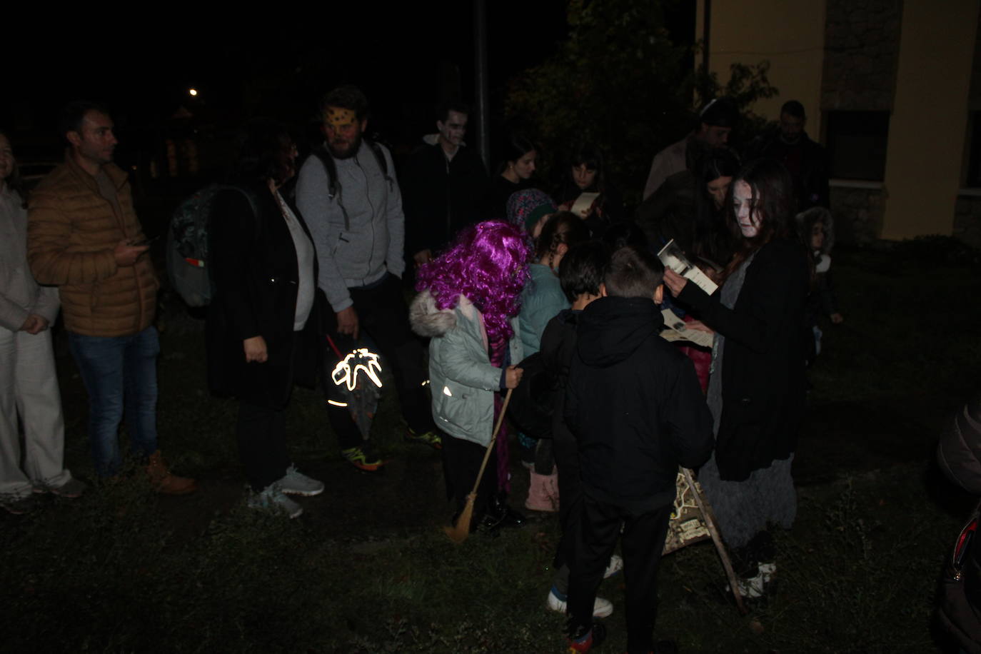 Niños y mayores disfrutan en El Tejado