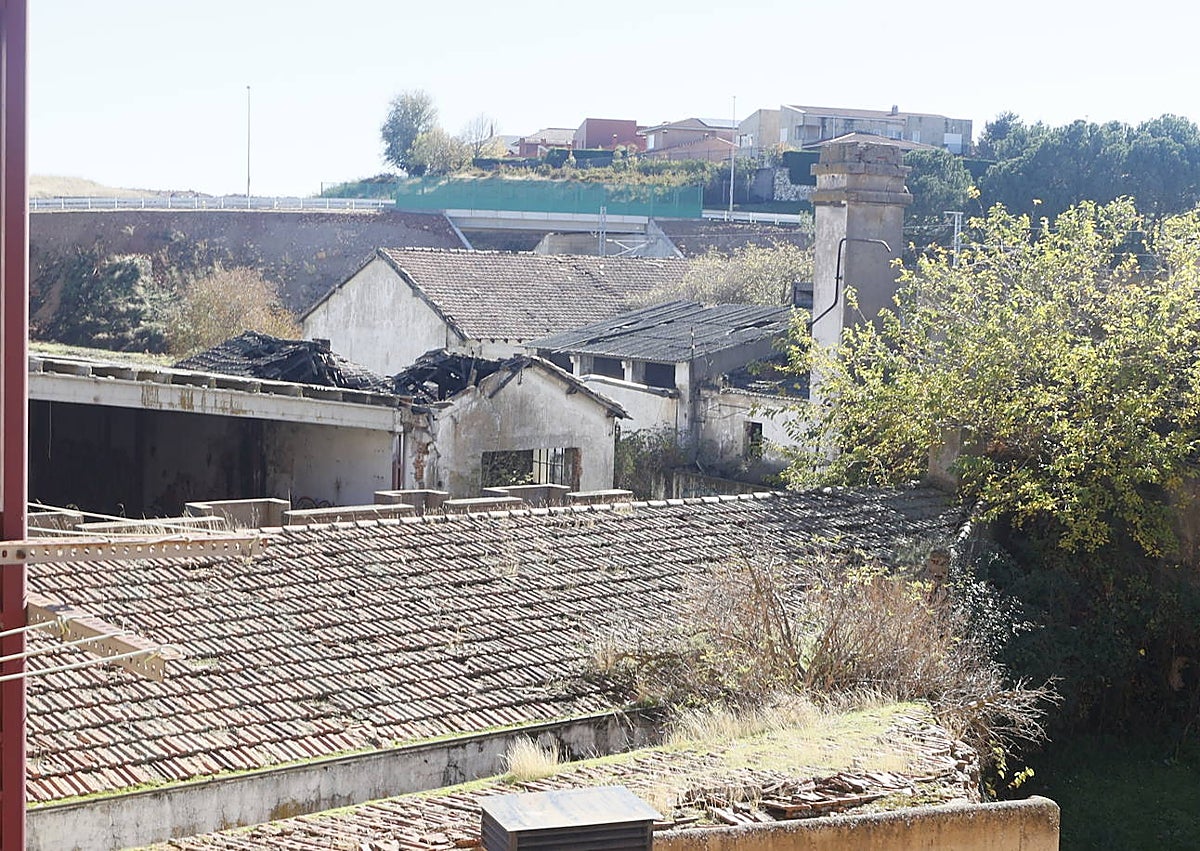 Imagen secundaria 1 - Más de 20 años a la espera de un derribo que no termina de llegar en la avenida de Lasalle