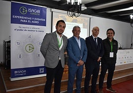 Mauricio Rodríguez, director DIH-LEAF; Gerardo Marcos, diputado y delegado de la finca Castro Enríquez; Jorge Llorente, viceconsejero de Política Agraria Comunitaria y Desarrollo Rural de la Junta; y Miguel Vargas, director comercial de ISAGRI.