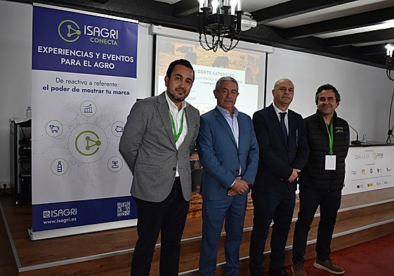 Mauricio Rodríguez, director DIH-LEAF; Gerardo Marcos, diputado y delegado de la finca Castro Enríquez; Jorge Llorente, viceconsejero de Política Agraria Comunitaria y Desarrollo Rural de la Junta; y Miguel Vargas, director comercial de ISAGRI.