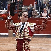 El Juli, en una vuelta al ruedo triunfal en la plaza de toros de La Glorieta.